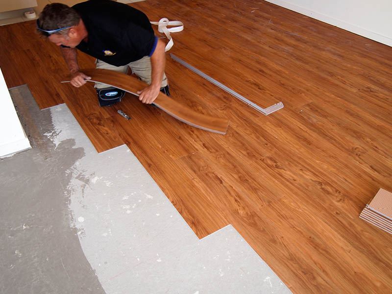 Is Vinyl Plank Flooring the Latest Apartment Trend?